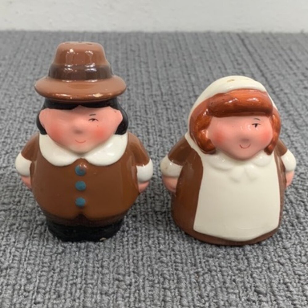 Publix 2004 Lilgrim Pair Salt & Pepper Shakers Ceramic Thanksgiving Pilgrims